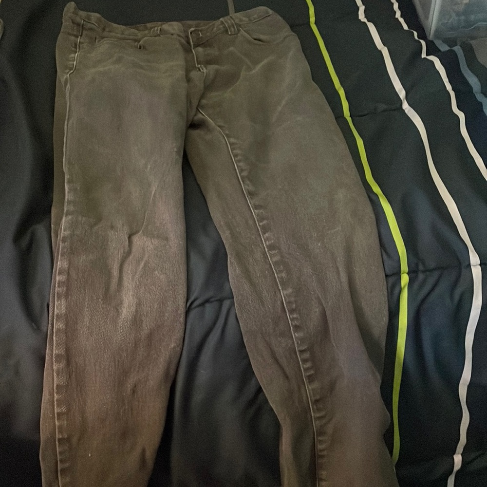 Gray somewhat skinny jeans